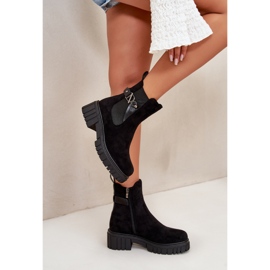 Schwarze isolierte Damen-Stiefeletten aus Öko-Wildleder mit goldenem Detail Bervena 2