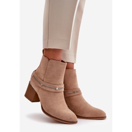 Isolierte Damenstiefel mit hohem Absatz und Kette aus Öko-Wildleder in Beige von Hanalen 1