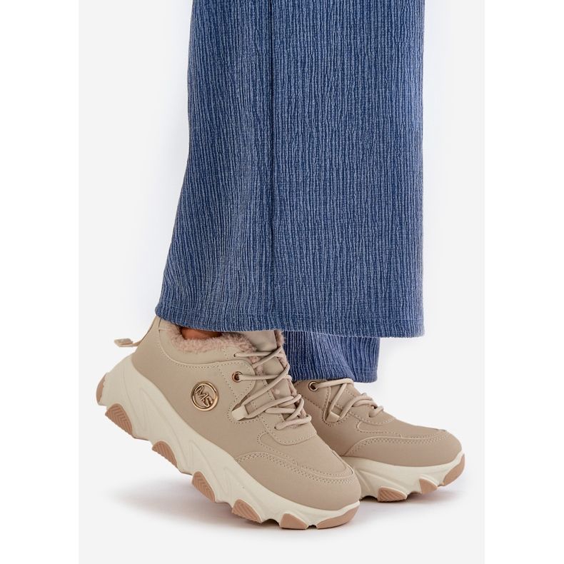 Isolierte Schnür-Sportschuhe für Damen auf der Plattform, Beige, Weiß 1