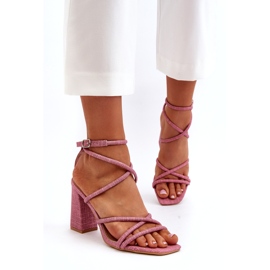 Frauensandalen auf den rosa Streifen nach po. 2