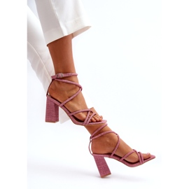 Frauensandalen auf den rosa Streifen nach po. 4