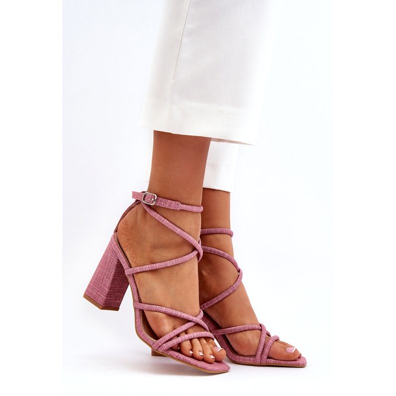 Frauensandalen auf den rosa Streifen nach po. 1