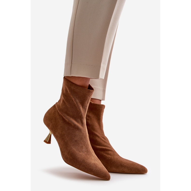 Damen-Stiefel aus Öko-Wildleder mit hohen Absätzen und spitzen Zehen in Camel Irithare braun 1
