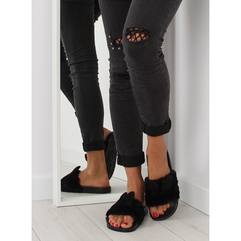 Schwarze schwarze Pantoffeln mit Fell und Ohren 2