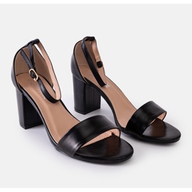 Schwarze Sandaletten mit hohen Absätzen von Asgha 1