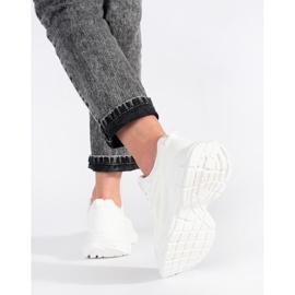 Weiße Turnschuhe mit dicker Sohle 2