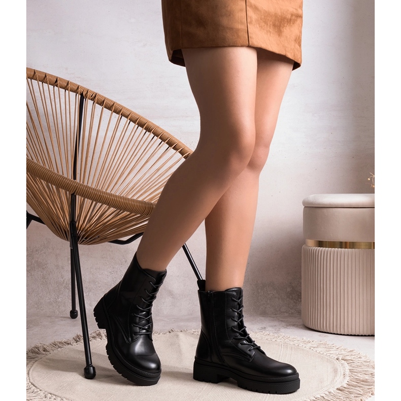 Schwarze isolierte klassische Edmund-Stiefel 1