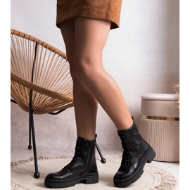 Schwarze isolierte klassische Edmund-Stiefel 2