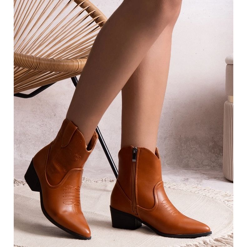 Braune Cowboystiefel mit hohem Absatz von Madia 1