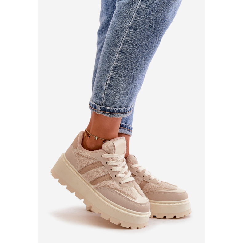 Beige isolierte Damen-Sneaker auf Plateausohle mit Lammfell-Daivlene 1