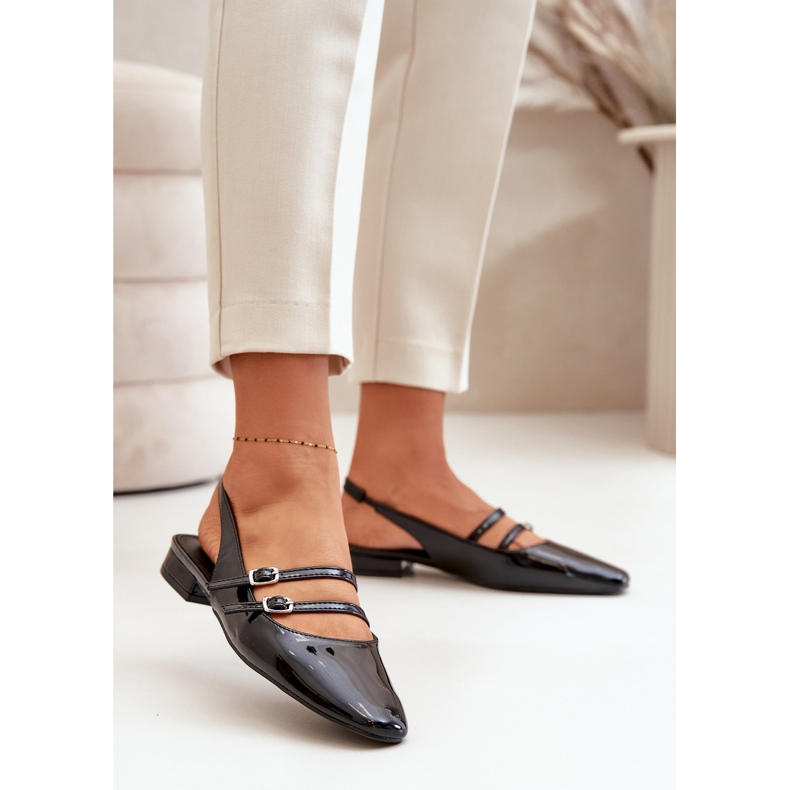 Ballerinas aus Lackleder mit Riemen an niedrigen Absätzen, schwarze Bialettia 2