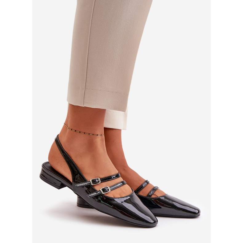 Ballerinas aus Lackleder mit Riemen an niedrigen Absätzen, schwarze Bialettia 1