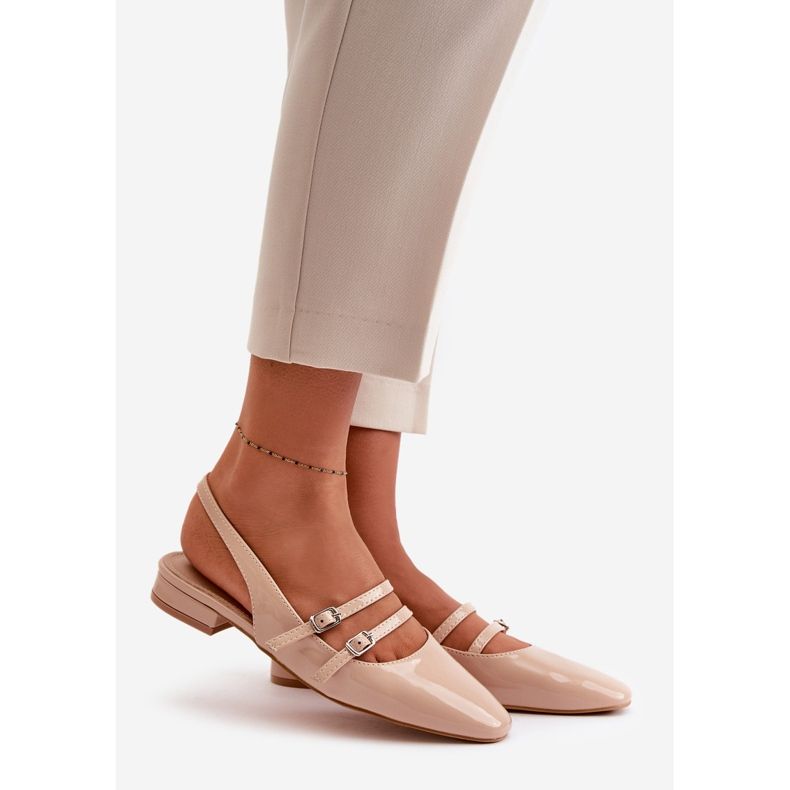 Ballerinas aus Lackleder mit Riemen an niedrigen Absätzen, Beige Bialettia 1