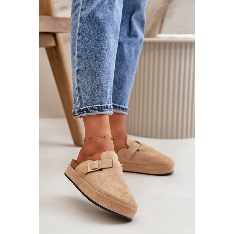 Damen-Clogs auf Plateausohle mit goldener Schnalle, dunkelbeige, Terilaina 2