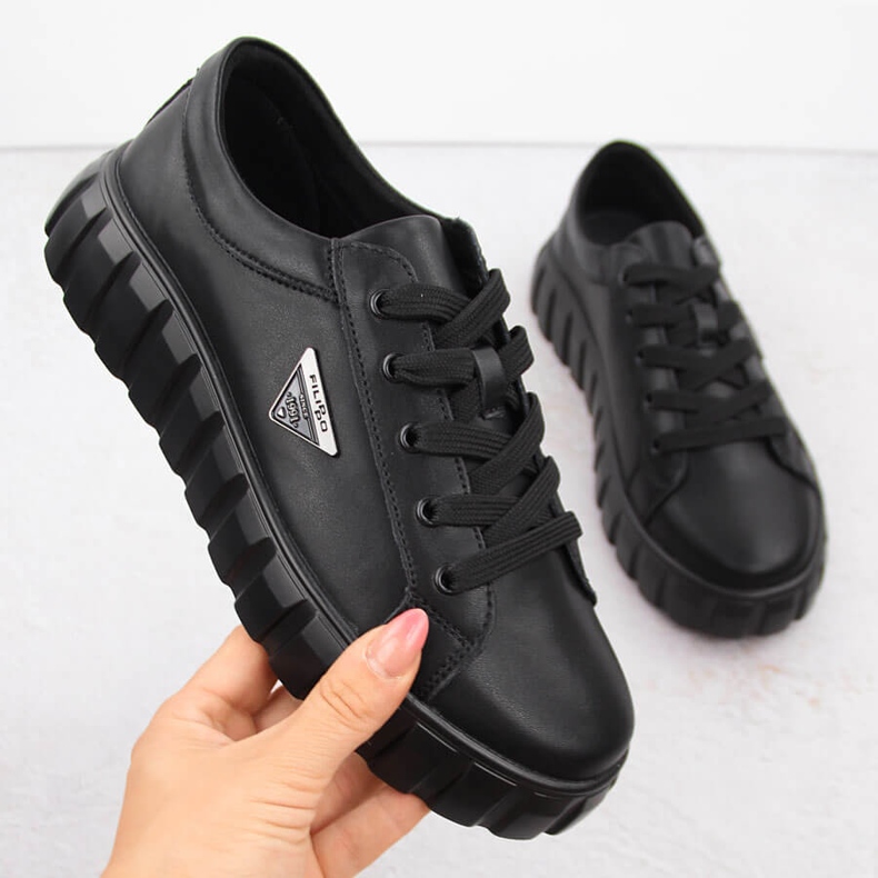 Damenschuhe aus schwarzem Leder auf der Plattform Filippo DP4670 1