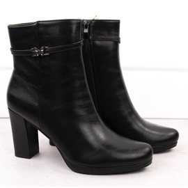 M. DASZYŃSKI Isolierte schwarze Damenstiefeletten M.Daszyński AF125-22 2