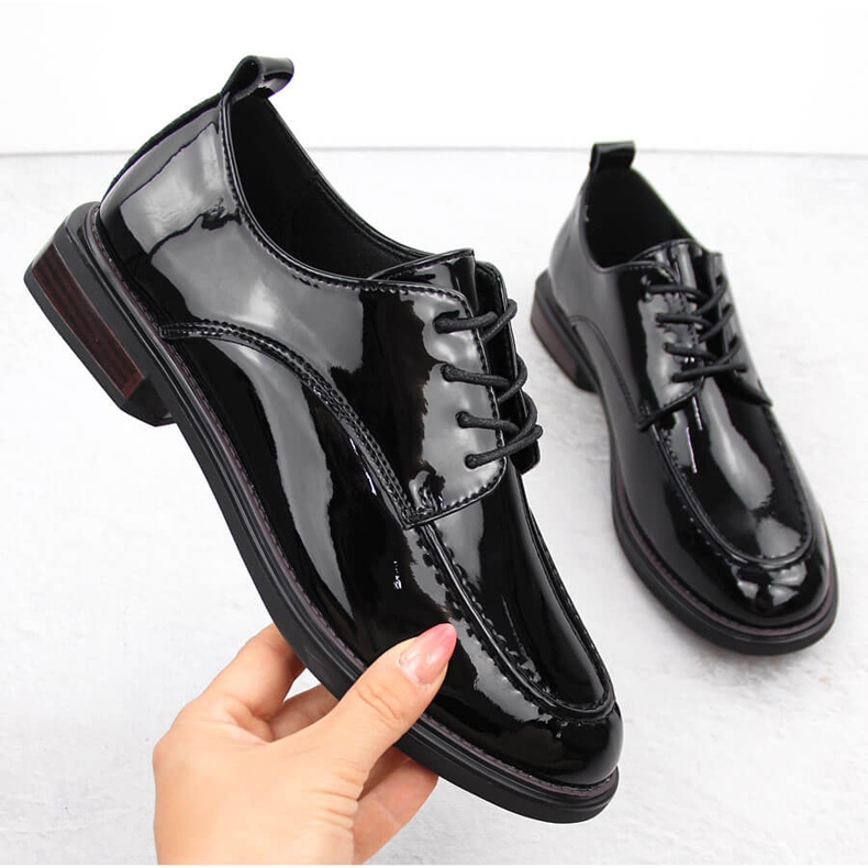 Schwarze Damenschuhe aus Lackleder Filippo DP6307/24 1