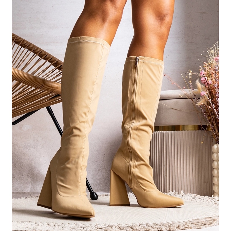 Beige Stiefel mit hohem Absatz von Nerina 1