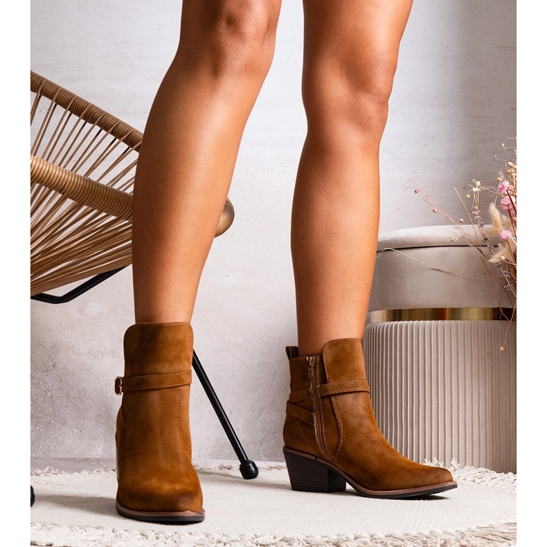 Mihaelas braune Stiefeletten mit hohen Absätzen 1