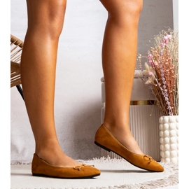 Kamelfarbene Ballerinas mit spitzer Zehenpartie von Latour braun 2