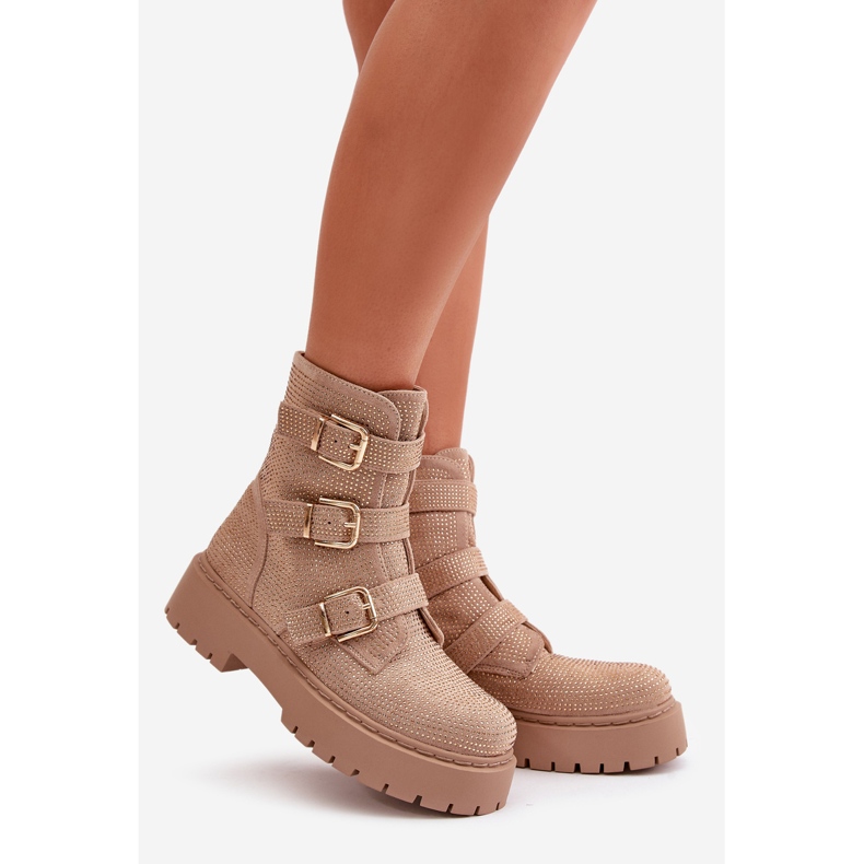 Isolierte Damenstiefeletten mit beigem Kuchendekor 1