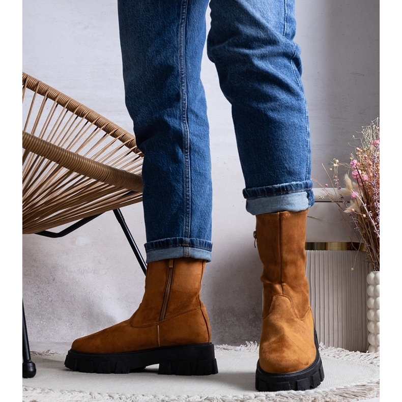 Braune Stiefeletten mit Plateau 1