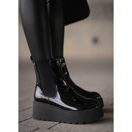 Lack-Damenstiefel mit Plateau und Keilabsatz, isoliert, schwarz, Wloedia 2