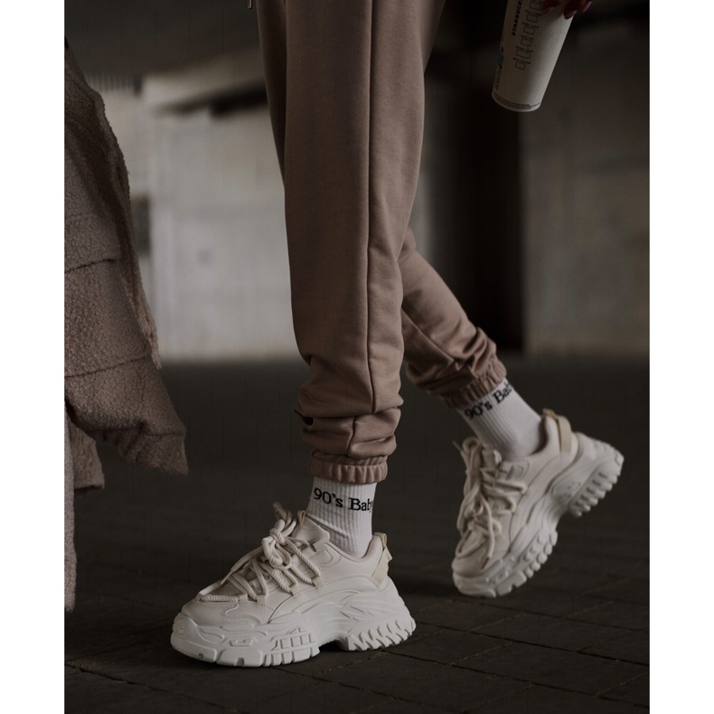 Hellbeige Damen-Sneaker mit dicker Sohle von Nevela 2