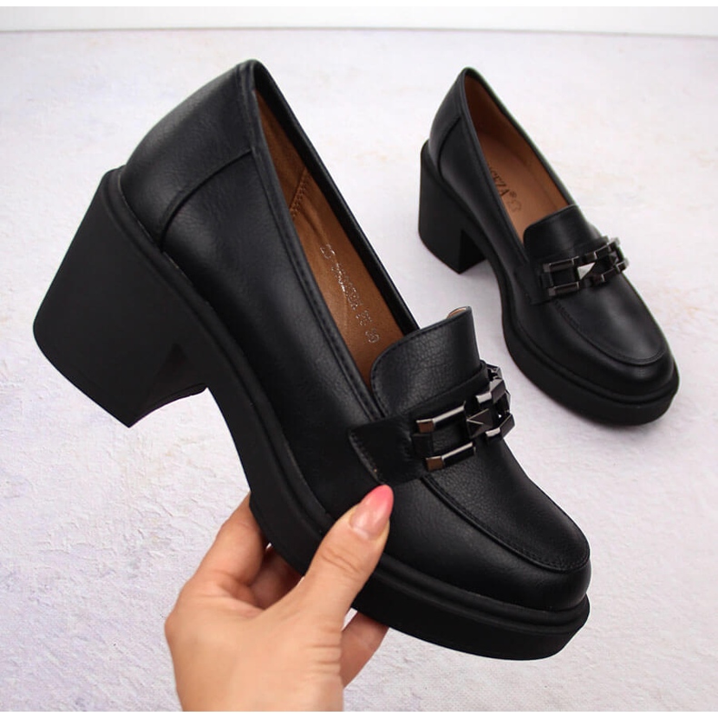 Schwarze Vinceza-Damenschuhe mit hohen Absätzen und Kette 1