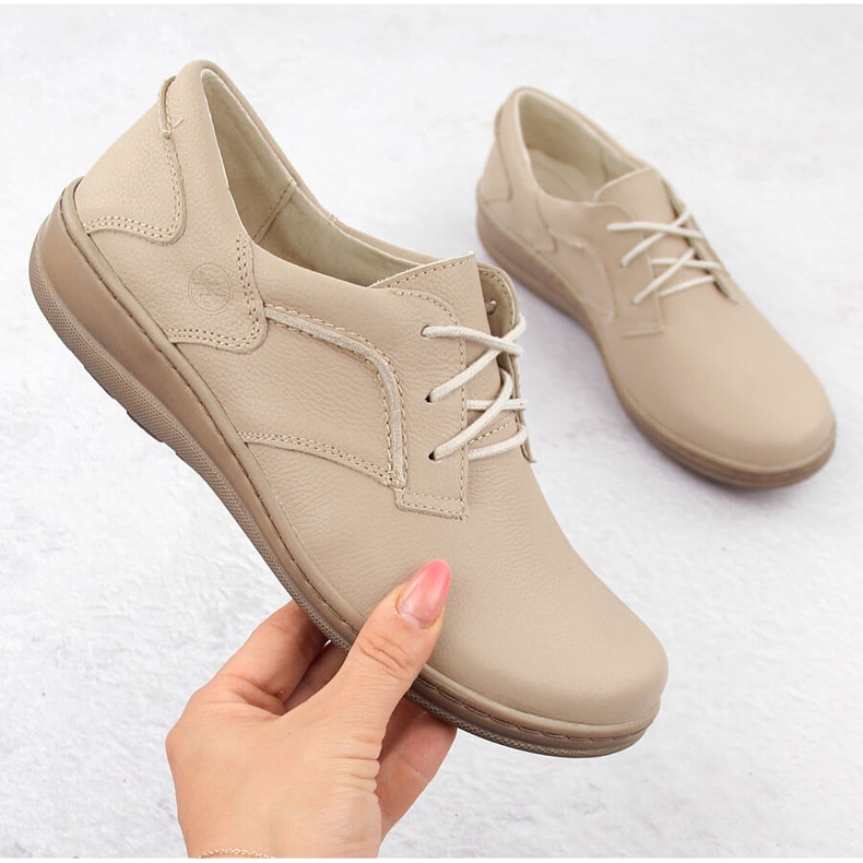 Bequeme beige Damen-Lederschuhe Helios 715 1