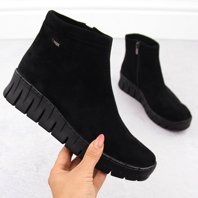 Damenstiefel aus schwarzem Wildleder Helios 506P 1