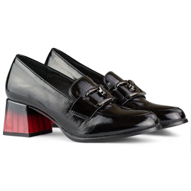 Schwarze elegante Damenschuhe mit rotem Absatz, Lackpumps 1