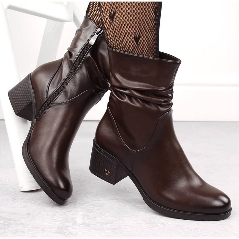 Braune Damenstiefel mit hohen Absätzen Vinceza 10547 1