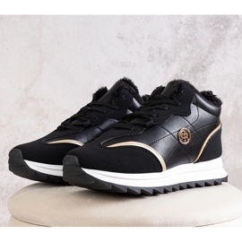 Schwarze isolierte hohe Sneakers von Mikaela 1