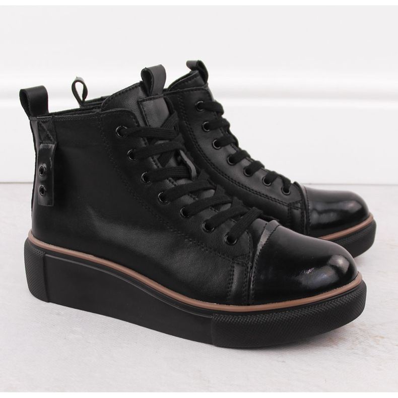 Isolierte schwarze Damenstiefel aus Leder von T.Sokolski Z24-218 2