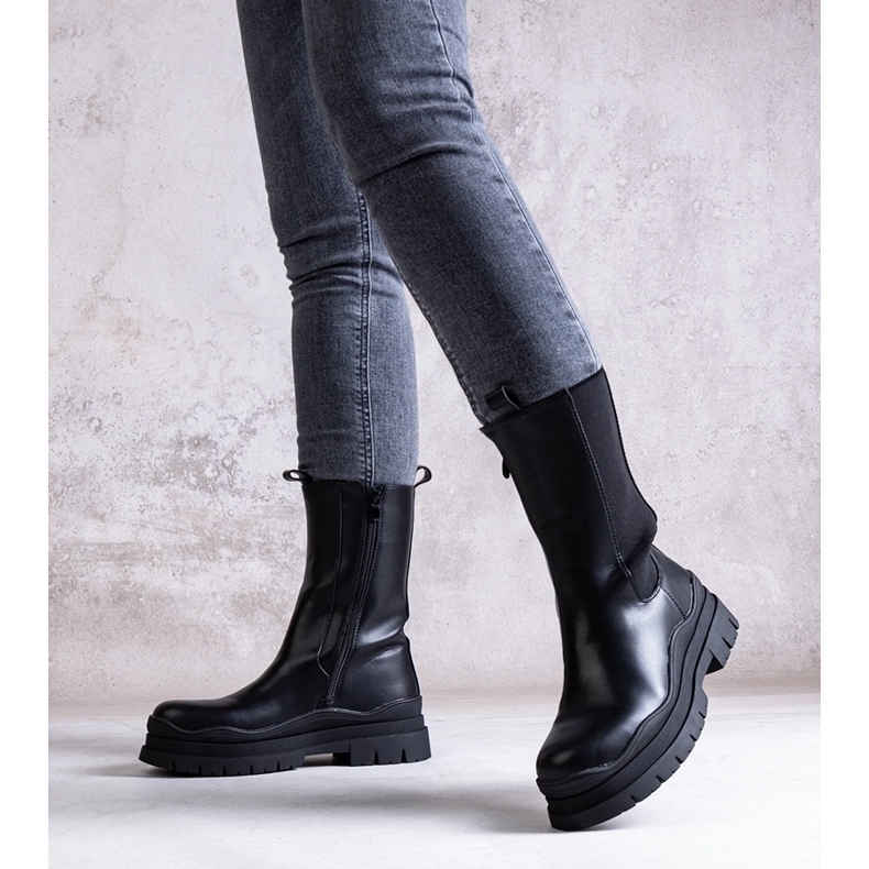 Schwarze Stiefeletten mit massiver Naema-Sohle 2