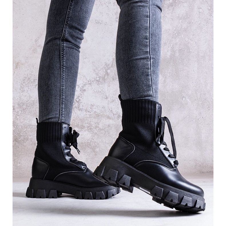 Schwarze Stiefeletten mit flexiblem Obermaterial von Zogba 1