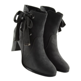 Graue Stiefel mit hohen Absätzen C100 grau 2