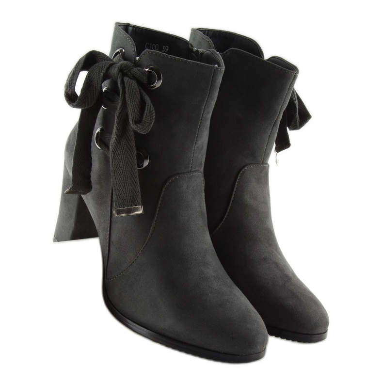 Graue Stiefel mit hohen Absätzen C100 grau 2