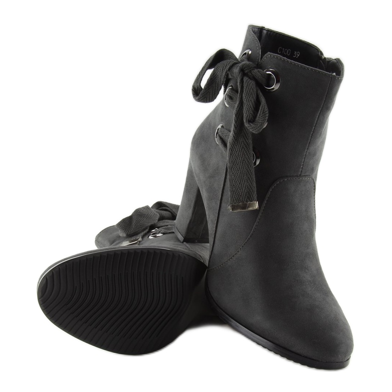 Graue Stiefel mit hohen Absätzen C100 grau 1