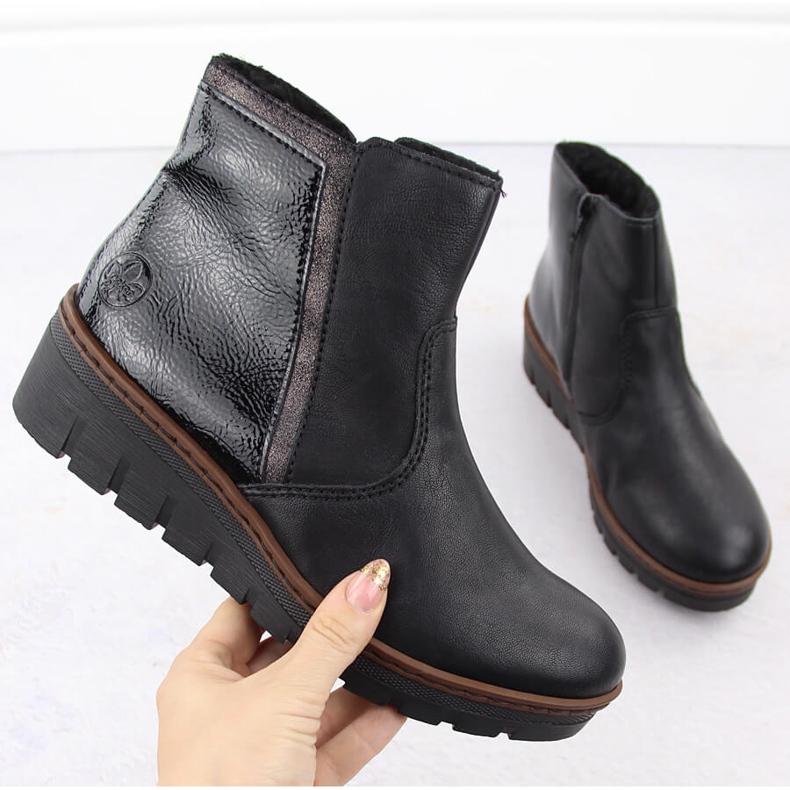 Bequeme schwarze Lackstiefelette für Damen von Rieker X9150-00 1