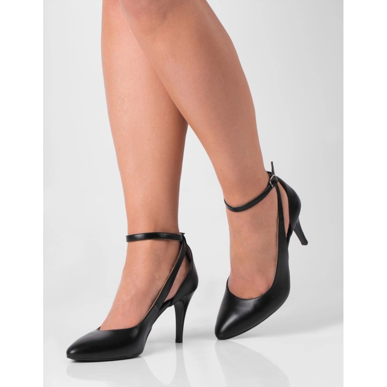 BUTDAM Livia Dance High Heels mit schwarzem Riemchen um den Knöchel 1