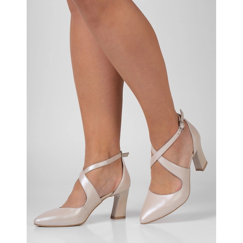 BUTDAM Pumps mit Riemchen auf hohem Absatz beige Iga 1