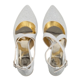 BUTDAM Hochzeitsschuhe mit niedrigem Absatz und silbernen glitzernden Alba-Riemen silber- 1