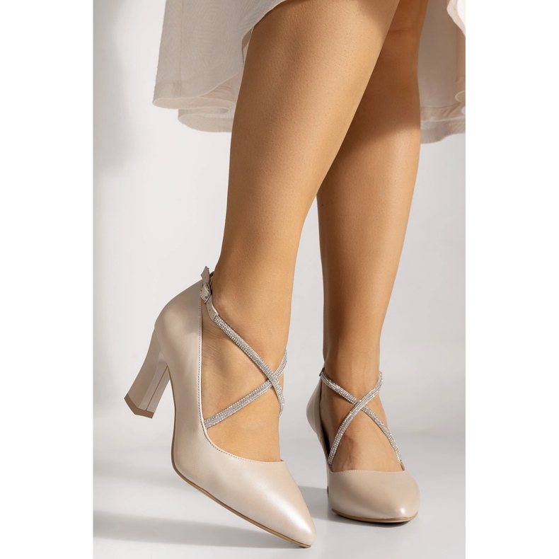 Lederpumps mit dekorativen Kreuzriemen, beige BUTDAM 1