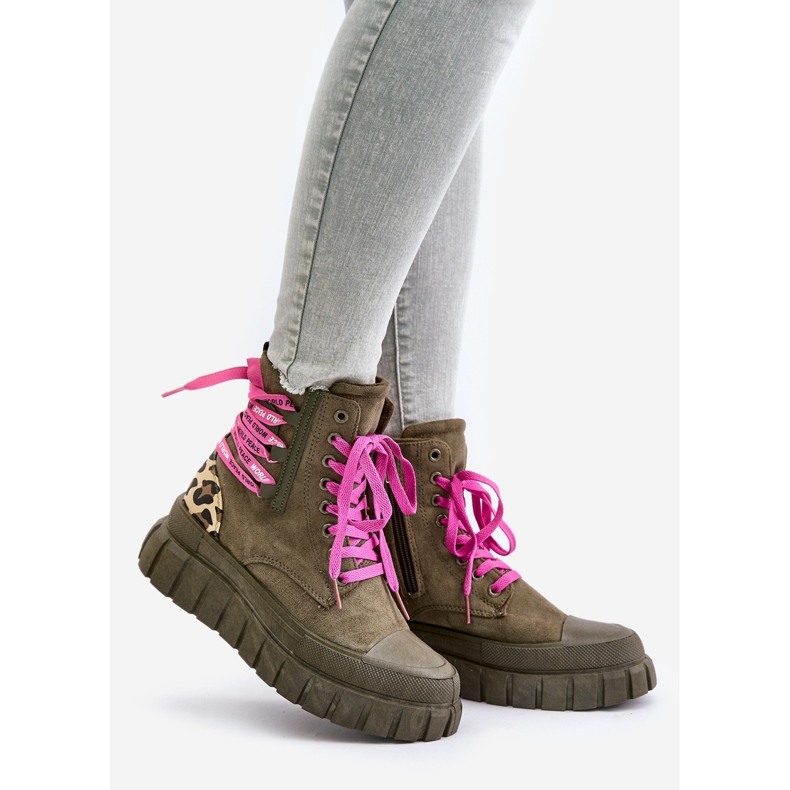 Damenstiefel auf dem Plateau mit Zierschnürung, Leopardengrün Edidda 1