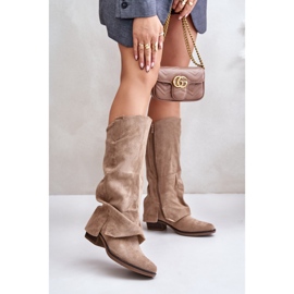 Beige Damenstiefel mit niedrigem Absatz und hochgeschlagenem Schaft Stinova 2