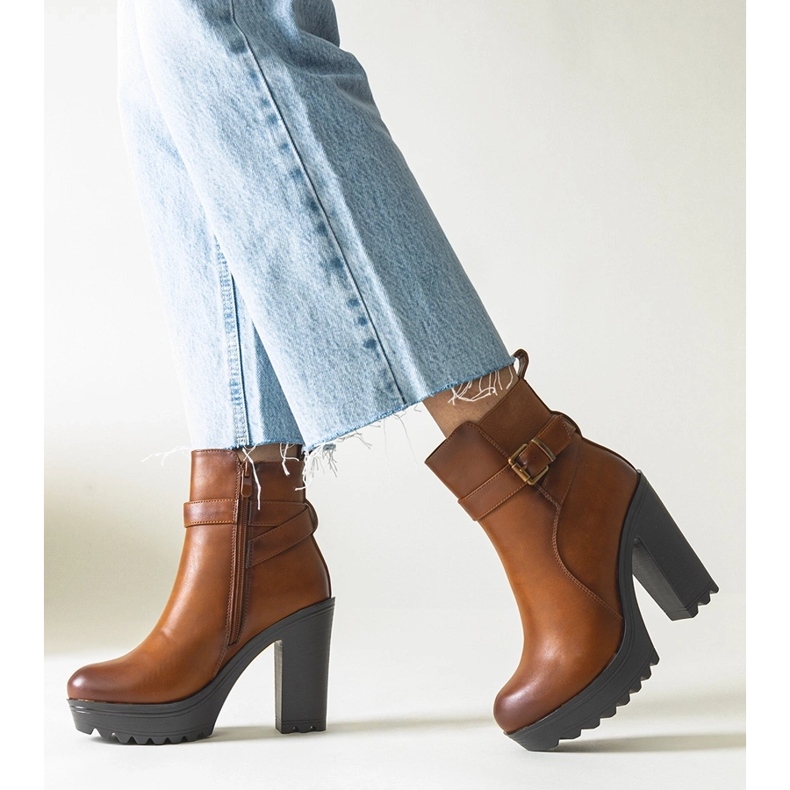 Braune Stiefeletten mit hohem Absatz von Lubena 1