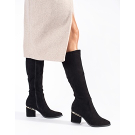 Schwarze Wildlederstiefel für Damen auf der Post 1