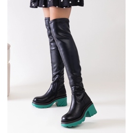 Schwarze isolierte Stiefel mit massivem Meragomi-Block 1